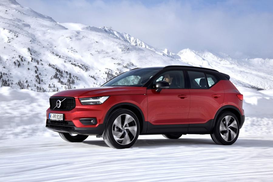  Volvo XC40 D4 R-Design 2017 года  (WW) (фото 23 из 44)